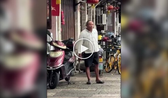 A robot scared a man in China