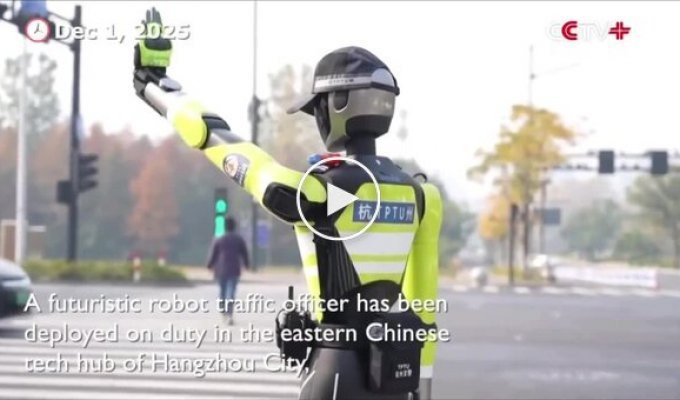 В Китае запустили первого робота-регулировщика с ИИ