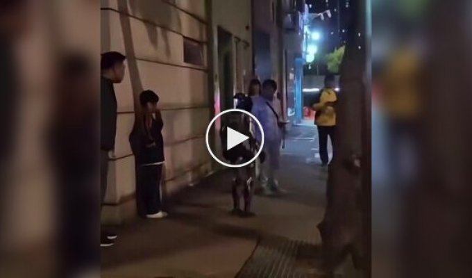 Полиция Макао задержала робота за приставания к пожилой женщине