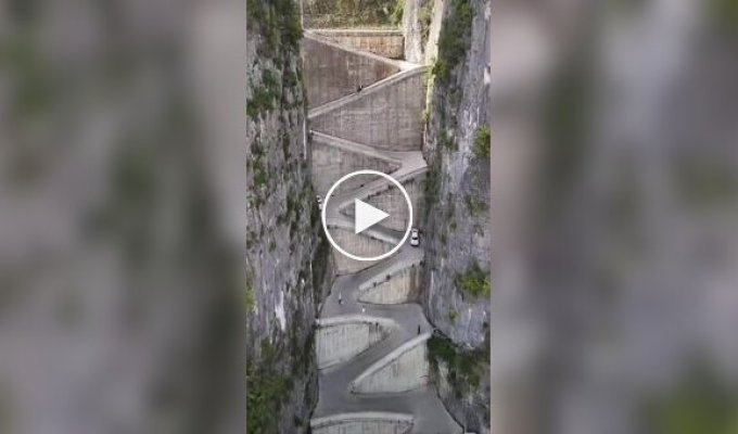Lingpaishi Road: a real attraction for daredevils