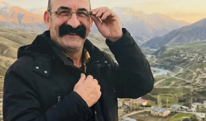 A Turkish Politician's Luxurious Mustache Amuses Internet Users (3 photos + 1 video)