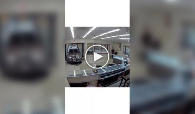 Пограбування ювелірного магазину в США закінчилося ДТП та арештами