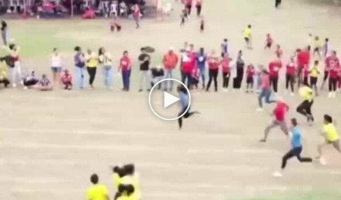 В забеге мам на Ямайке победила трехкратная олимпийская чемпионка