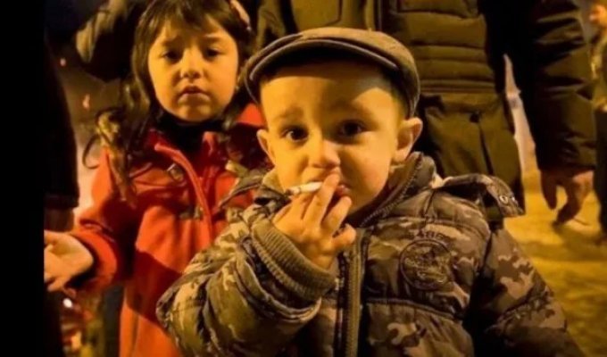 A Strange Christmas Tradition in Portugal (2 photos + video)