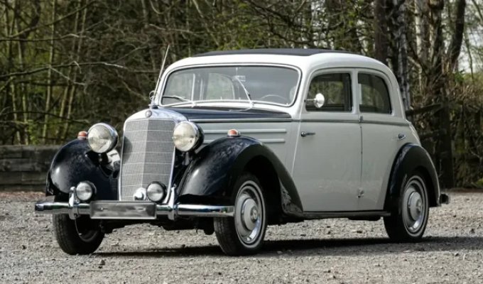 76-річний Mercedes, який возив Мерилін Монро, піде з молотка (9 фото)