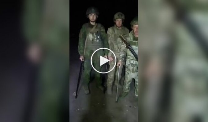 The occupier is outraged that four Russian soldiers with canes in their hands must go to the assault