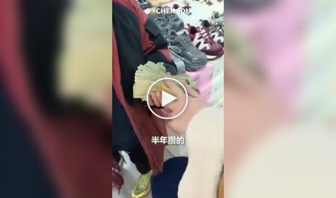 Китайський хлопчик півроку збирав гроші, щоб порадувати маму