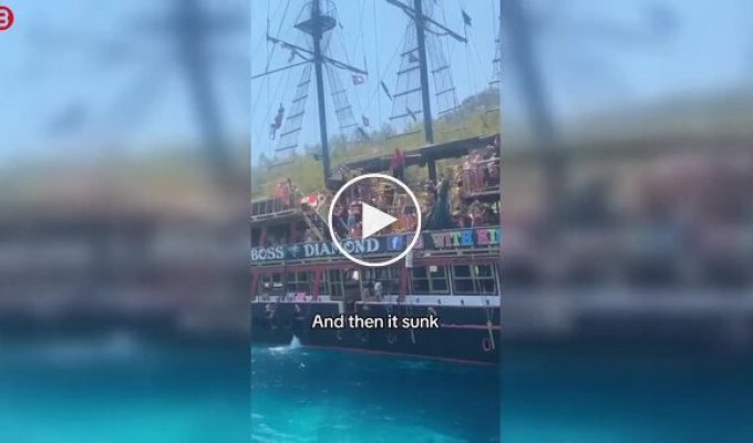 A pleasure boat A plane carrying 110 passengers sank near a Turkish resort