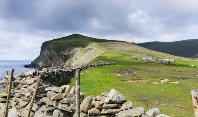 Why is Christmas celebrated in January on Scotland's most isolated island? (6 photos)