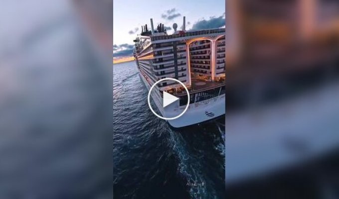 Самый большой круизный лайнер класса люкс Icon of the Seas