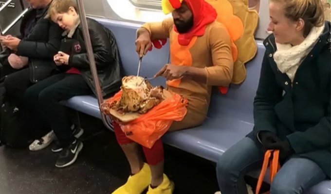 Subway Sightings: Fashionistas, Eccentrics, and Unforgettable Characters (22 photos)