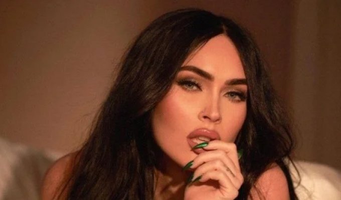 Меган Фокс впервые появилась на публике после рождения четвертого ребенка (4 фото + видео)