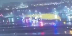 В США самолет врезался в пожарную машину в аэропорту