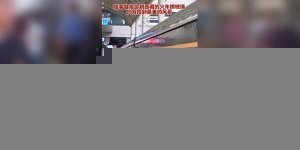 Навіщо пасажири китайського поїзда миють вікна у вагонах перед поїздкою