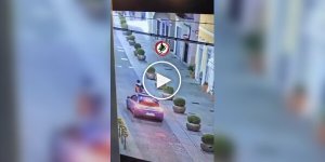 In Italy, a migrant tried to provoke the police